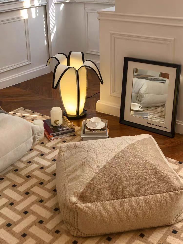 CH025 - "Royal Horses" Belgian Oat Wool Pouf