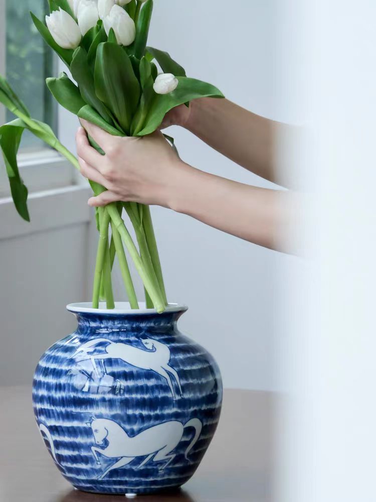DC097 - Oriental Paris Blue and White Porcelain Grisaille Hand-painted Ink Blue "White Horse Crossing the Gap" Color Porcelain Vase