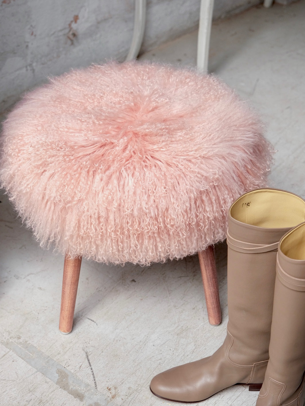 CH029 - "Nobleman Stool" Vintage Mist Pink Yang Wood Cloakroom Shoe Changing Stool