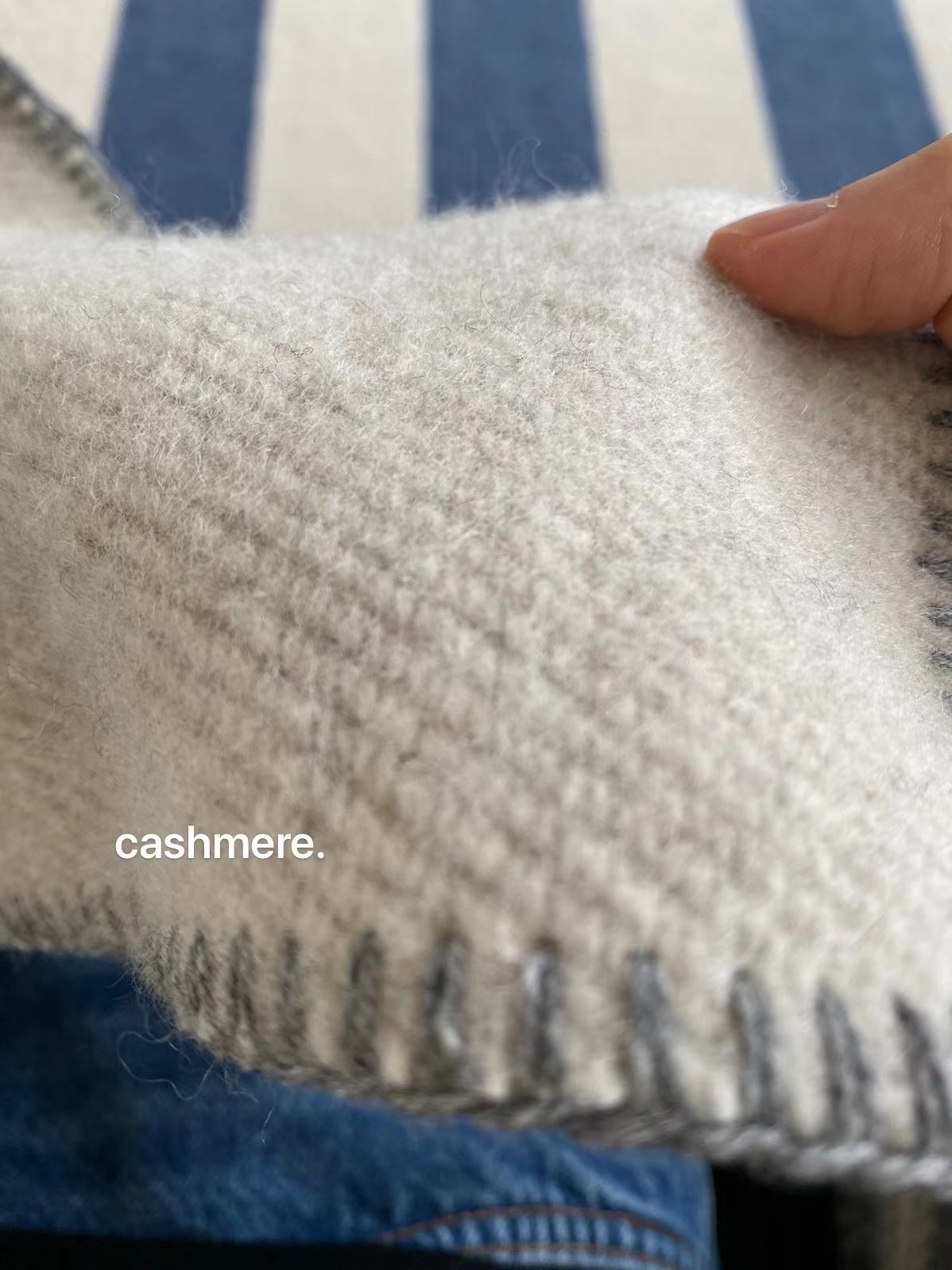 BD064 (Single) - Double-Sided Cashmere "Double Lock" Pillow