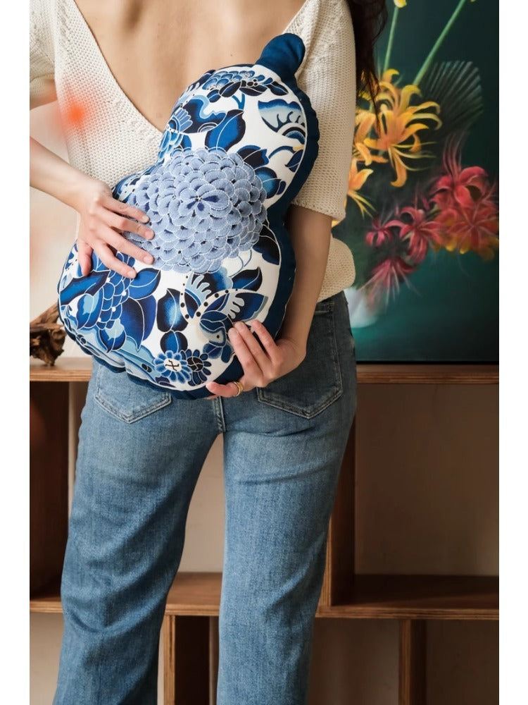 BD055 - New Chinese Blue and White Gourd Cushion: Vintage Inspiration