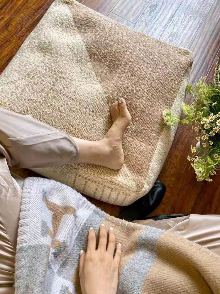 CH025 - "Royal Horses" Belgian Oat Wool Pouf