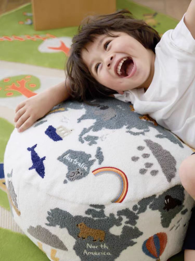 CH091 - KIDS "Travel the World" Pouf