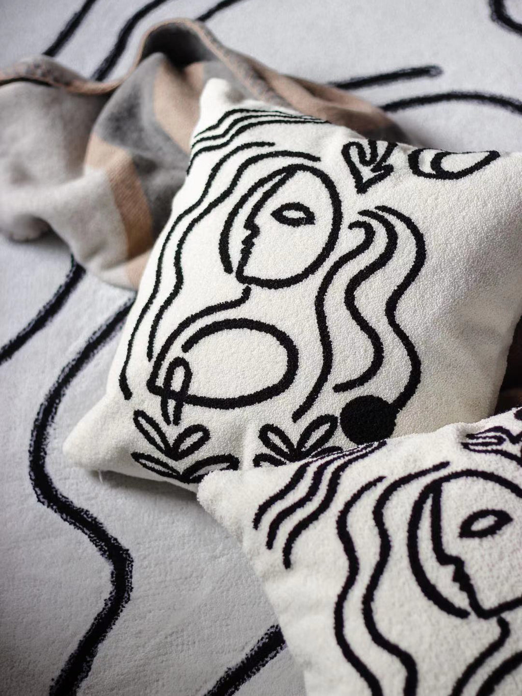 BD018 - Picasso Designer Series Sofa Cushion: Abstract Minimalist Style