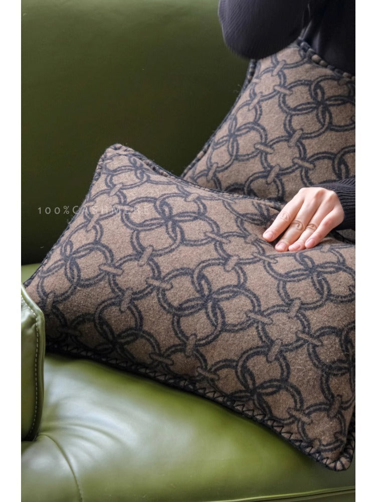 BD053 - Vintage Style Double-Sided Wool Cushion: Pig Nose Chain Design
